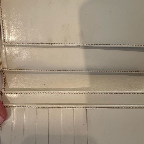 Gucci White trimmed wallet on chain - Picture 6 of 10